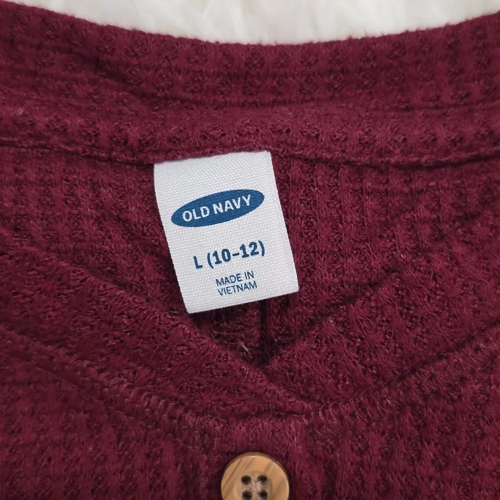Old Navy Maroon Kids Button-Down Waffle Shirt. Size L